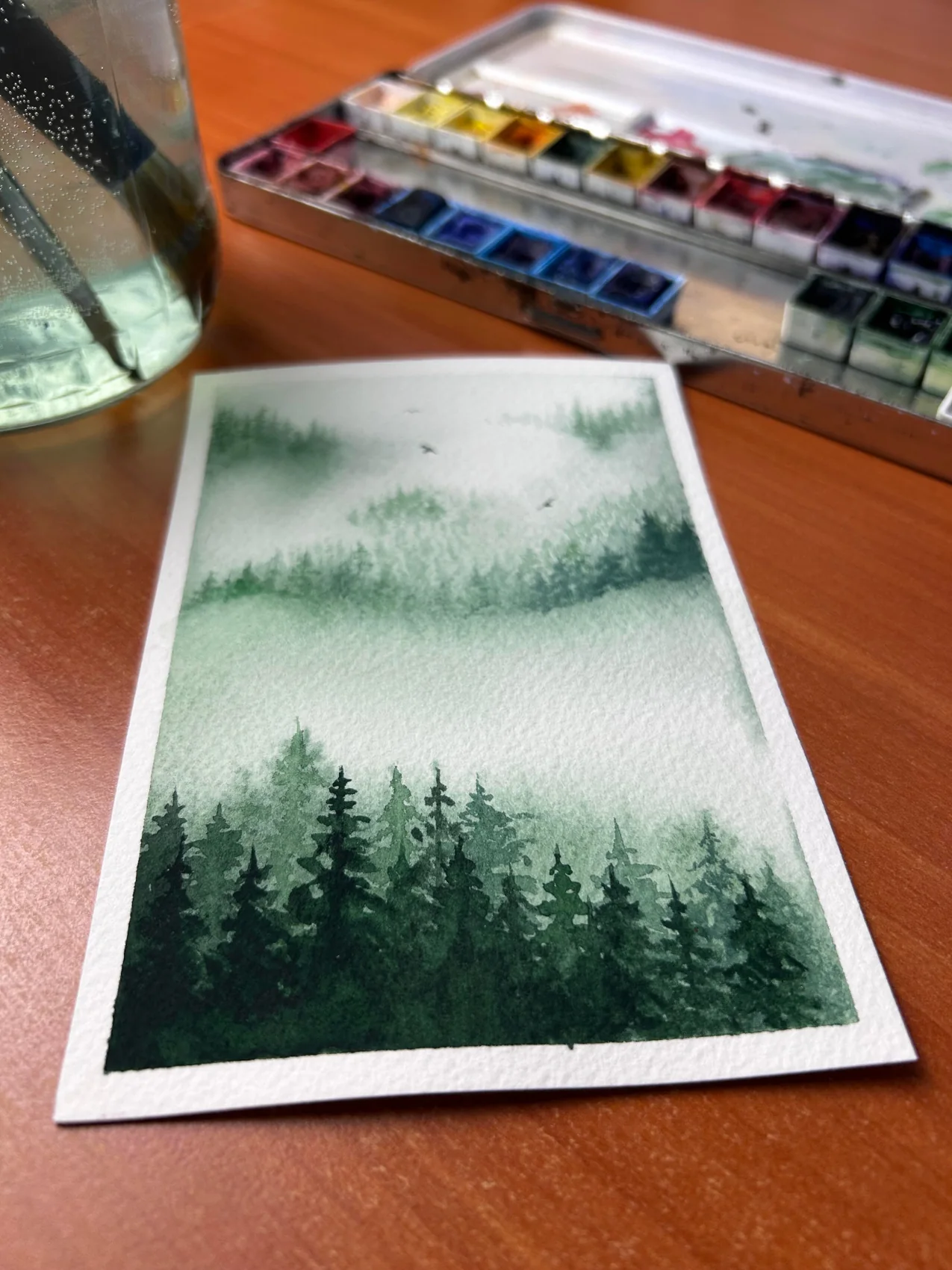 Peisaj în acuarelă cu pădure verde
